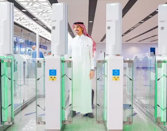 e gates in jeddah airport